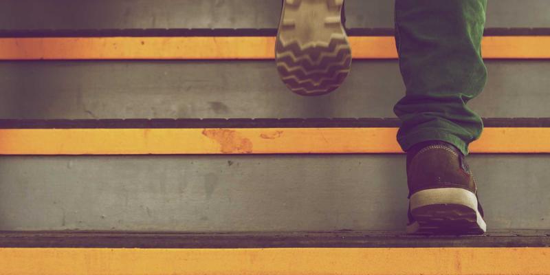 从单店到十店：娱乐与购物类本地商家连锁扩张的法律合规与特许经营合同核心要点